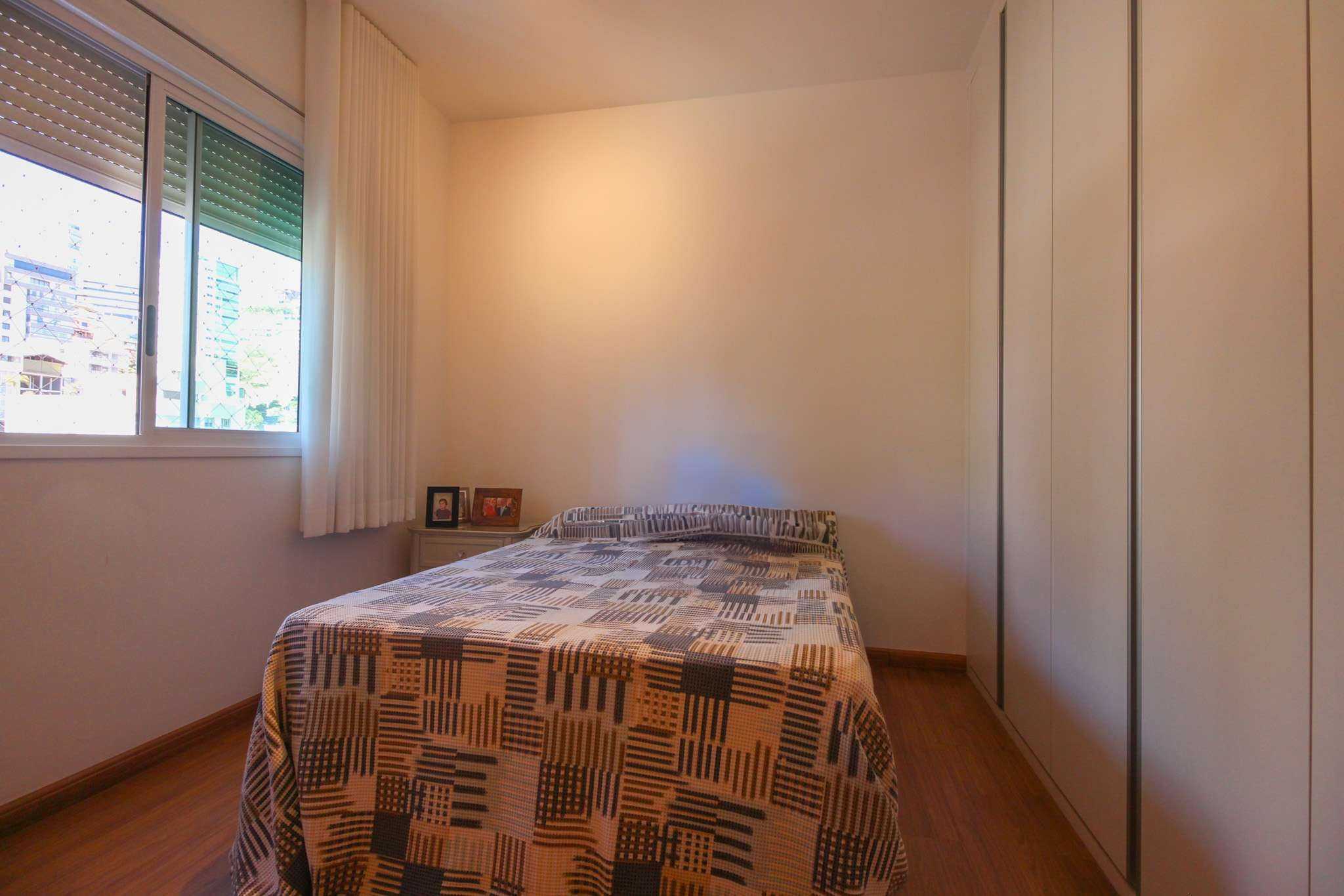 Apartamento à venda com 4 quartos, 183m² - Foto 14