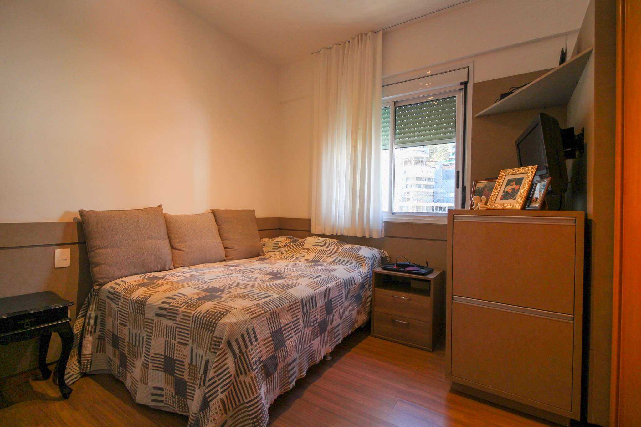 Apartamento à venda com 4 quartos, 183m² - Foto 18