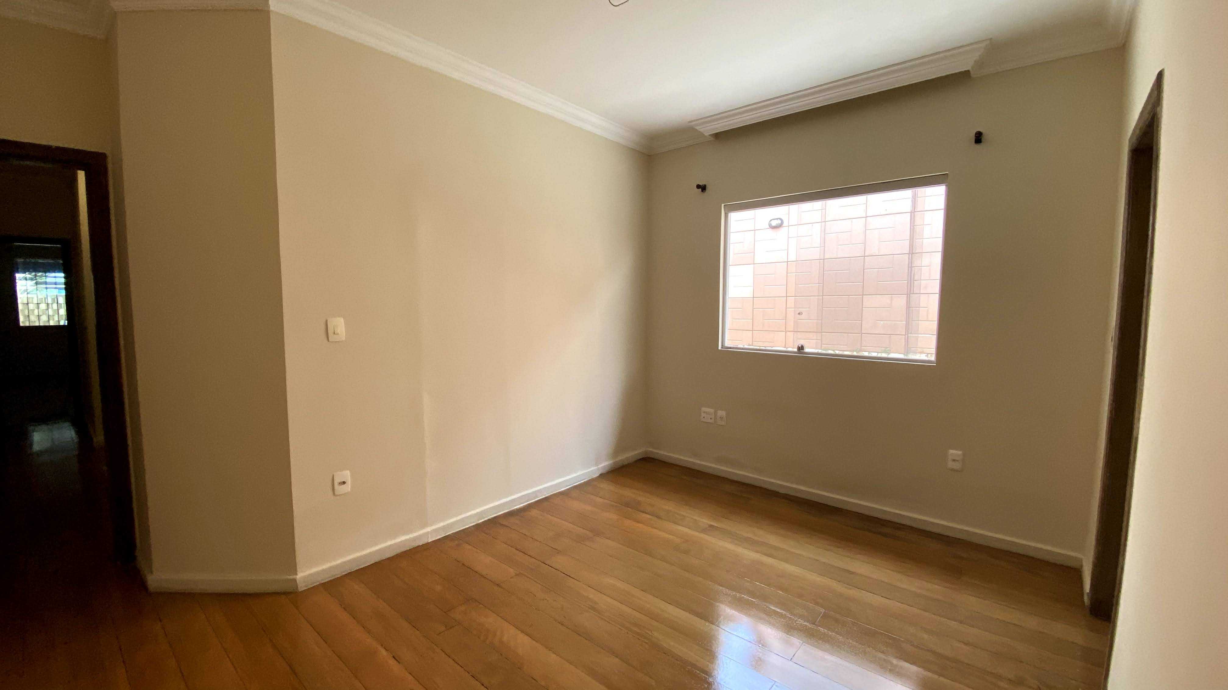 Casa à venda com 5 quartos, 250m² - Foto 2