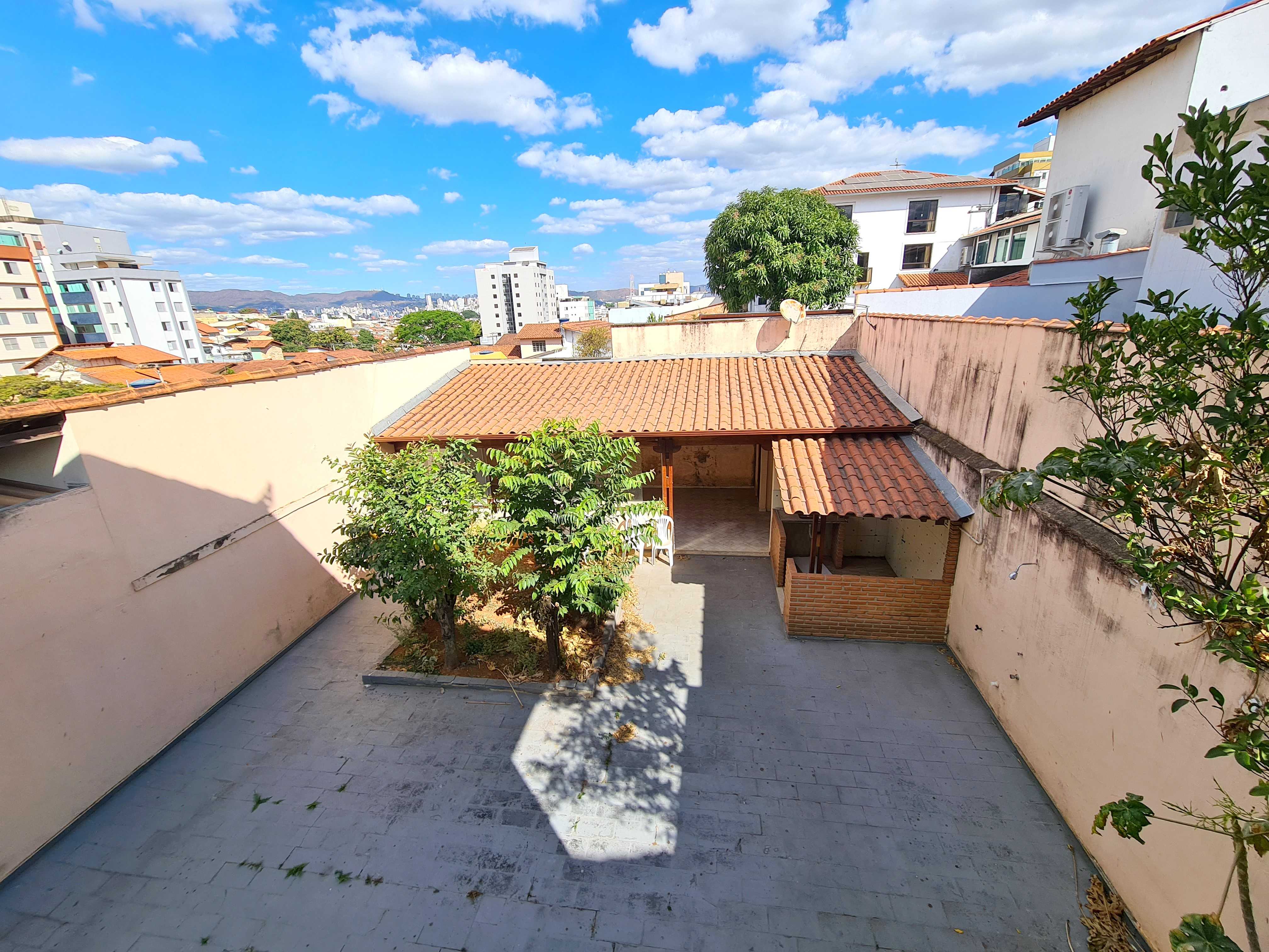 Casa à venda com 4 quartos, 250m² - Foto 23