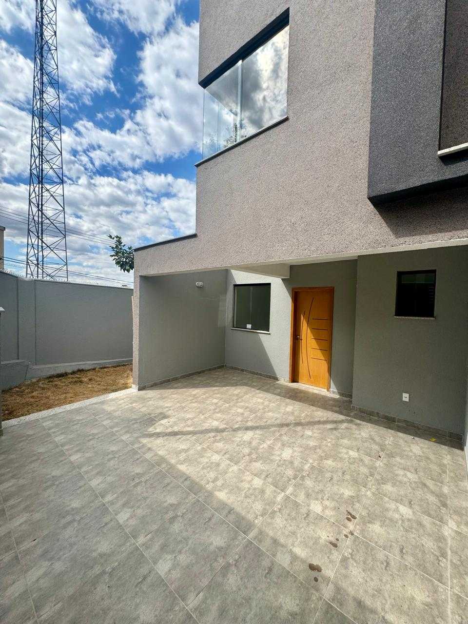 Casa à venda com 3 quartos, 102m² - Foto 1