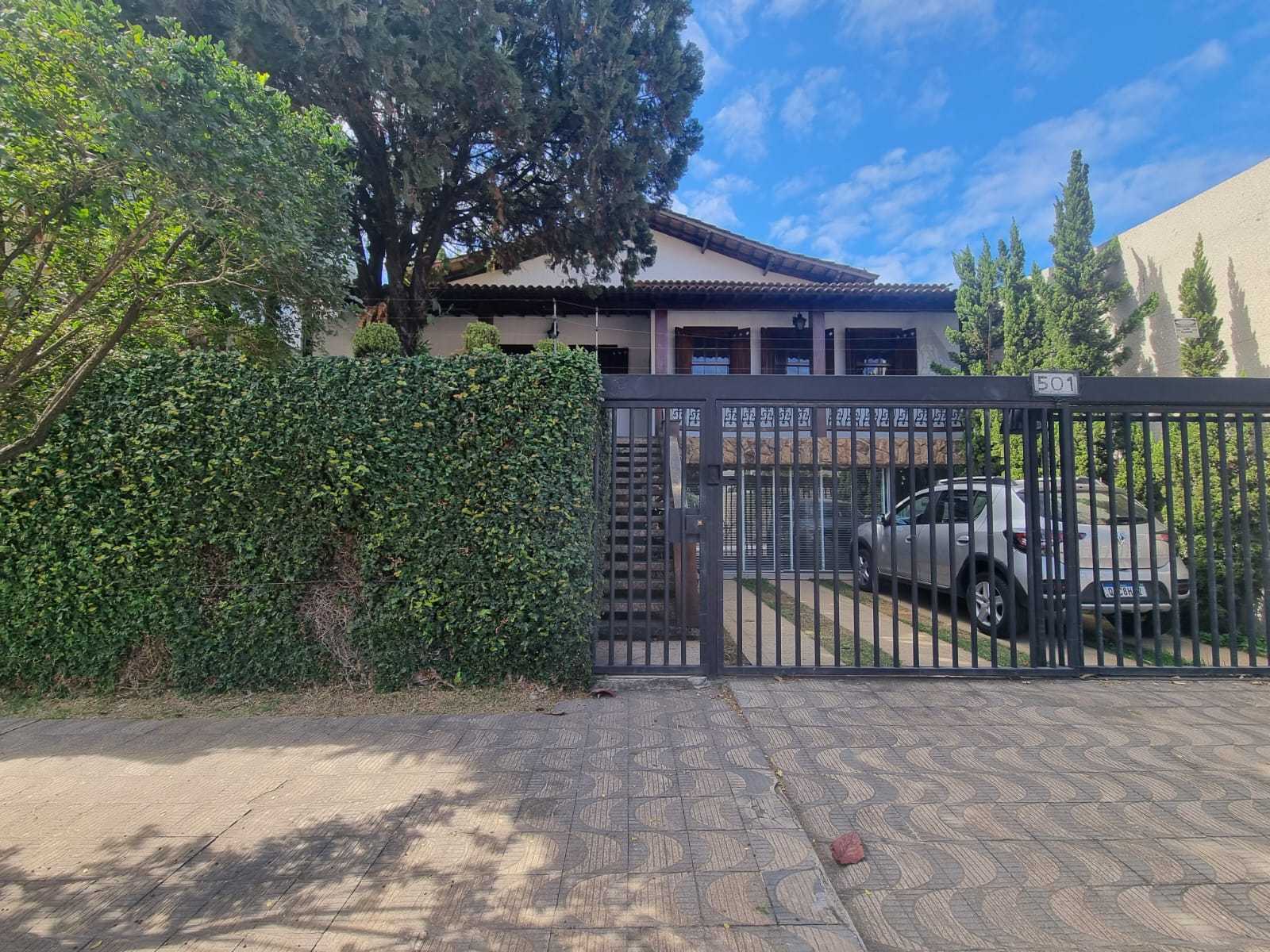 Casa à venda com 3 quartos, 200m² - Foto 1