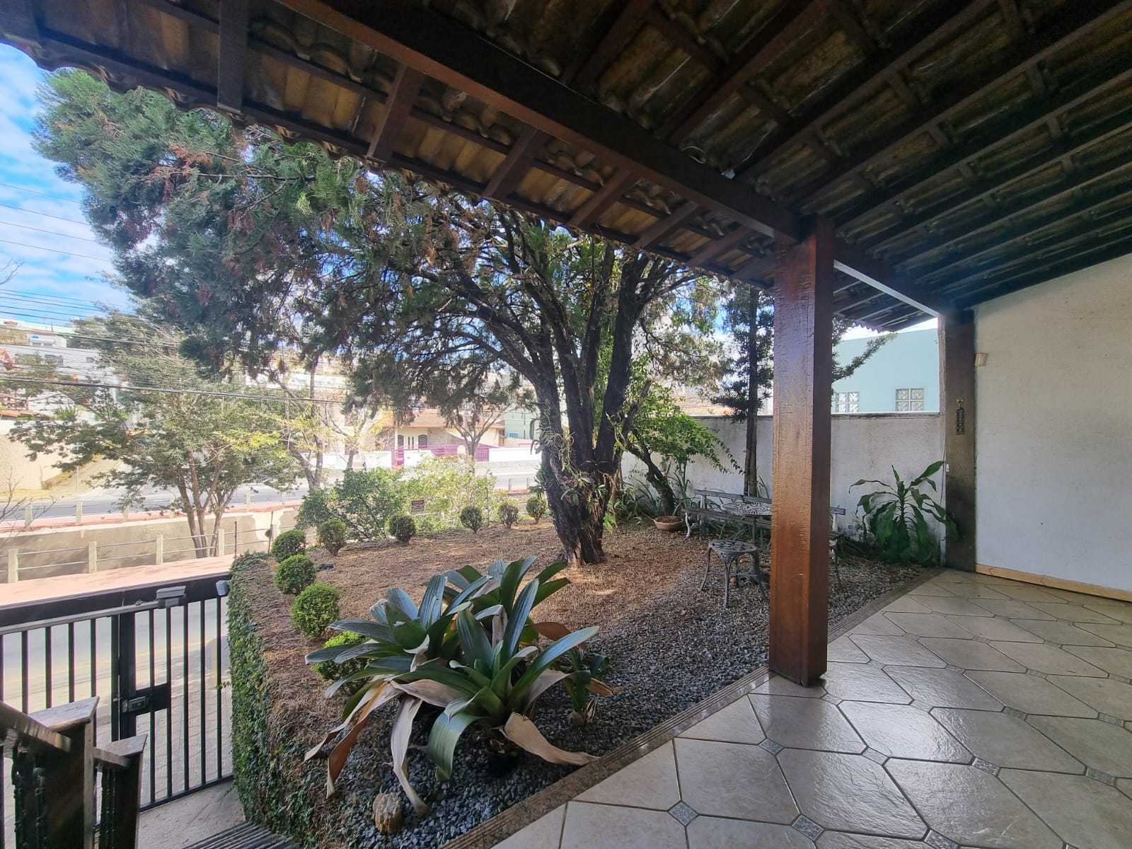 Casa à venda com 3 quartos, 200m² - Foto 2