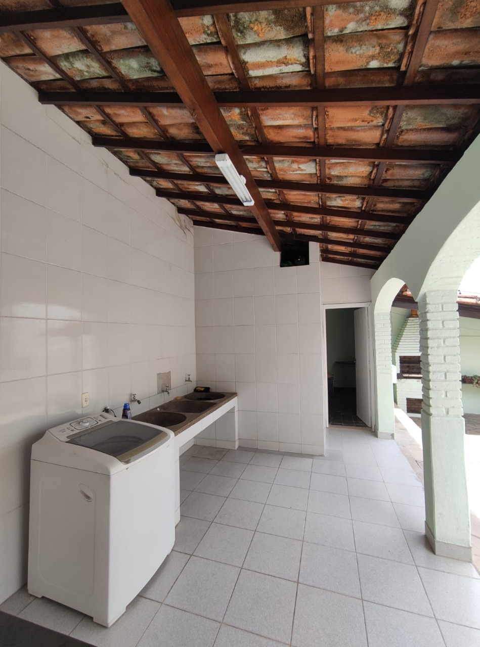 Casa para alugar com 5 quartos, 360m² - Foto 13