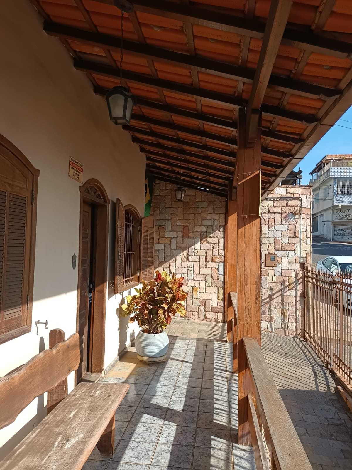 Casa à venda com 3 quartos, 146m² - Foto 1