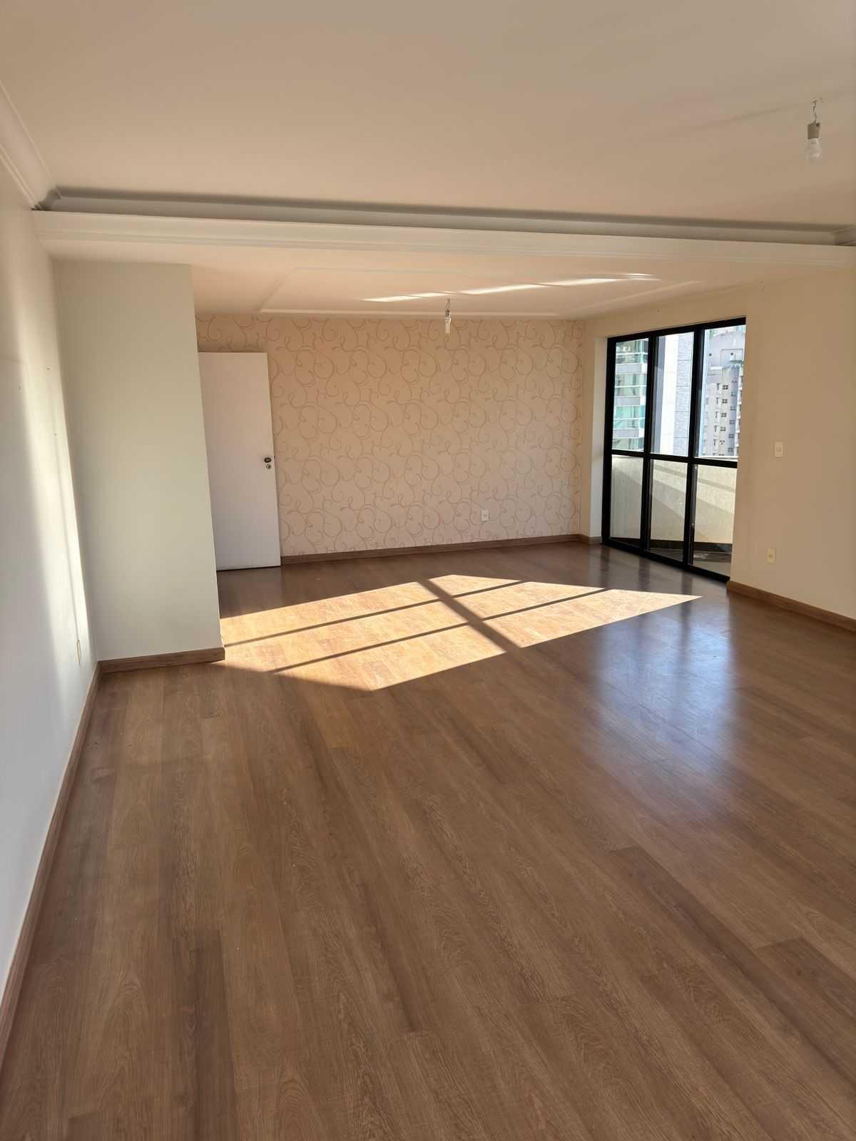 Apartamento à venda com 2 quartos, 181m² - Foto 1