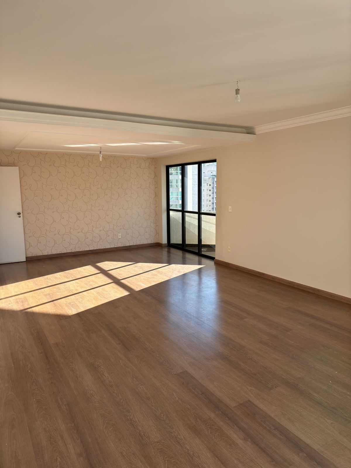 Apartamento à venda com 2 quartos, 181m² - Foto 2