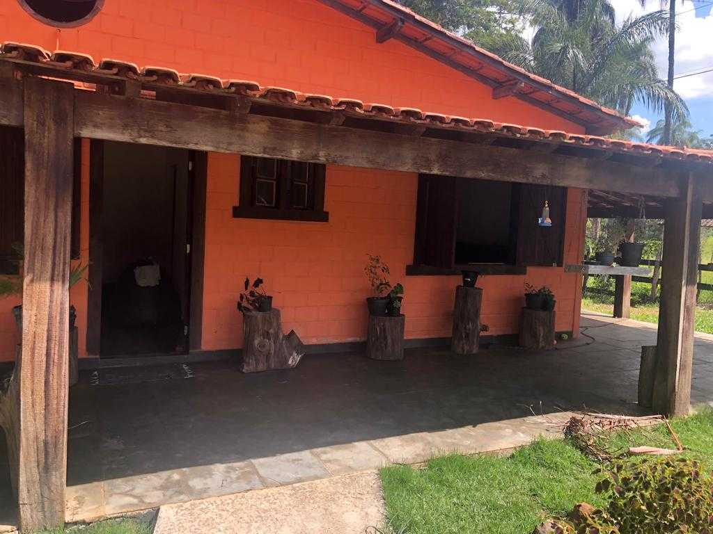 Chácara à venda com 4 quartos, 400m² - Foto 1