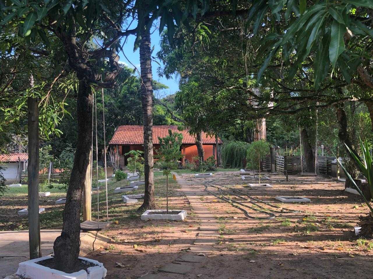 Chácara à venda com 4 quartos, 400m² - Foto 2