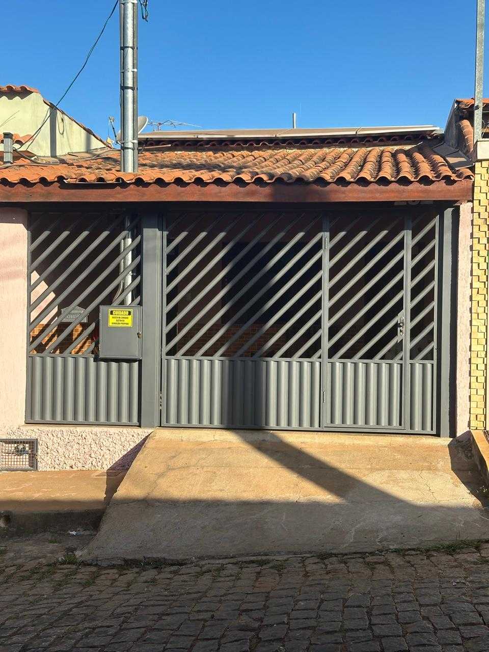 Casa à venda com 2 quartos, 80m² - Foto 1