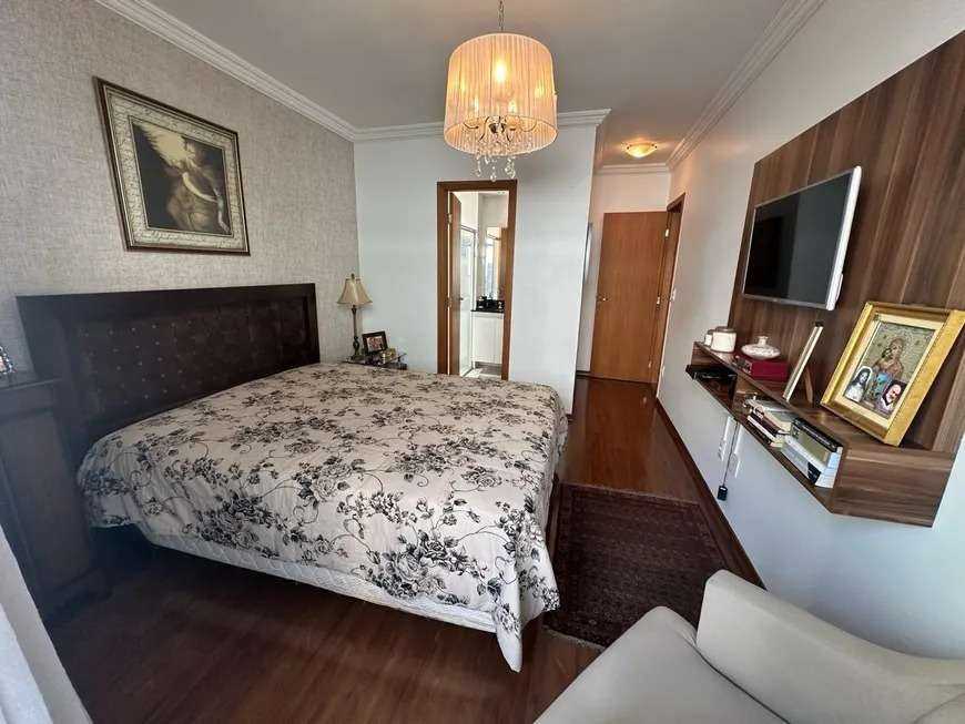 Apartamento à venda com 4 quartos, 212m² - Foto 7