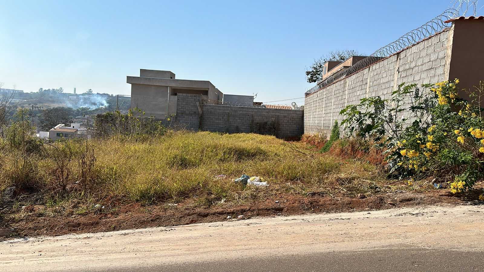 Terreno à venda, 250m² - Foto 1