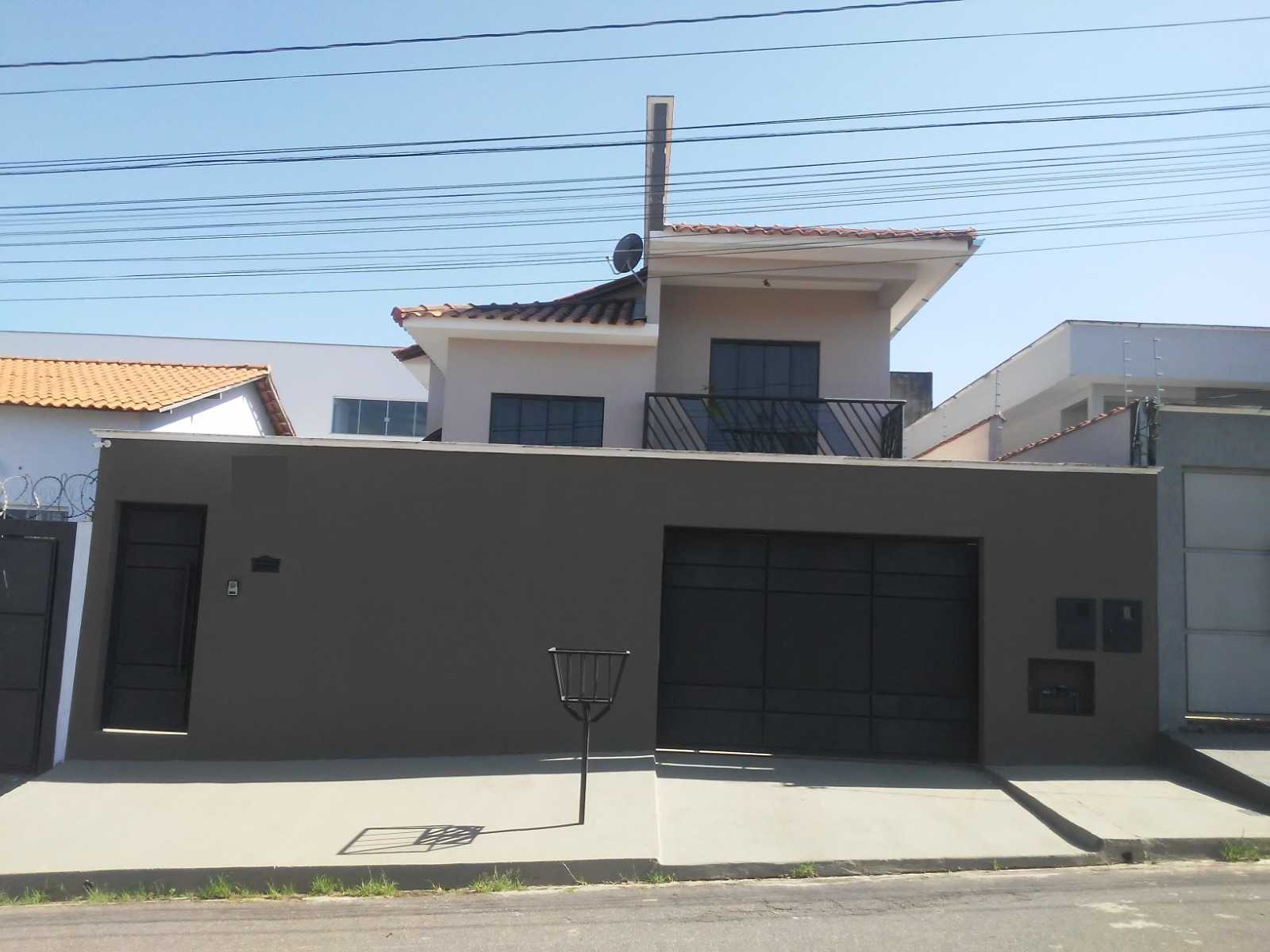 Casa à venda com 2 quartos, 200m² - Foto 1