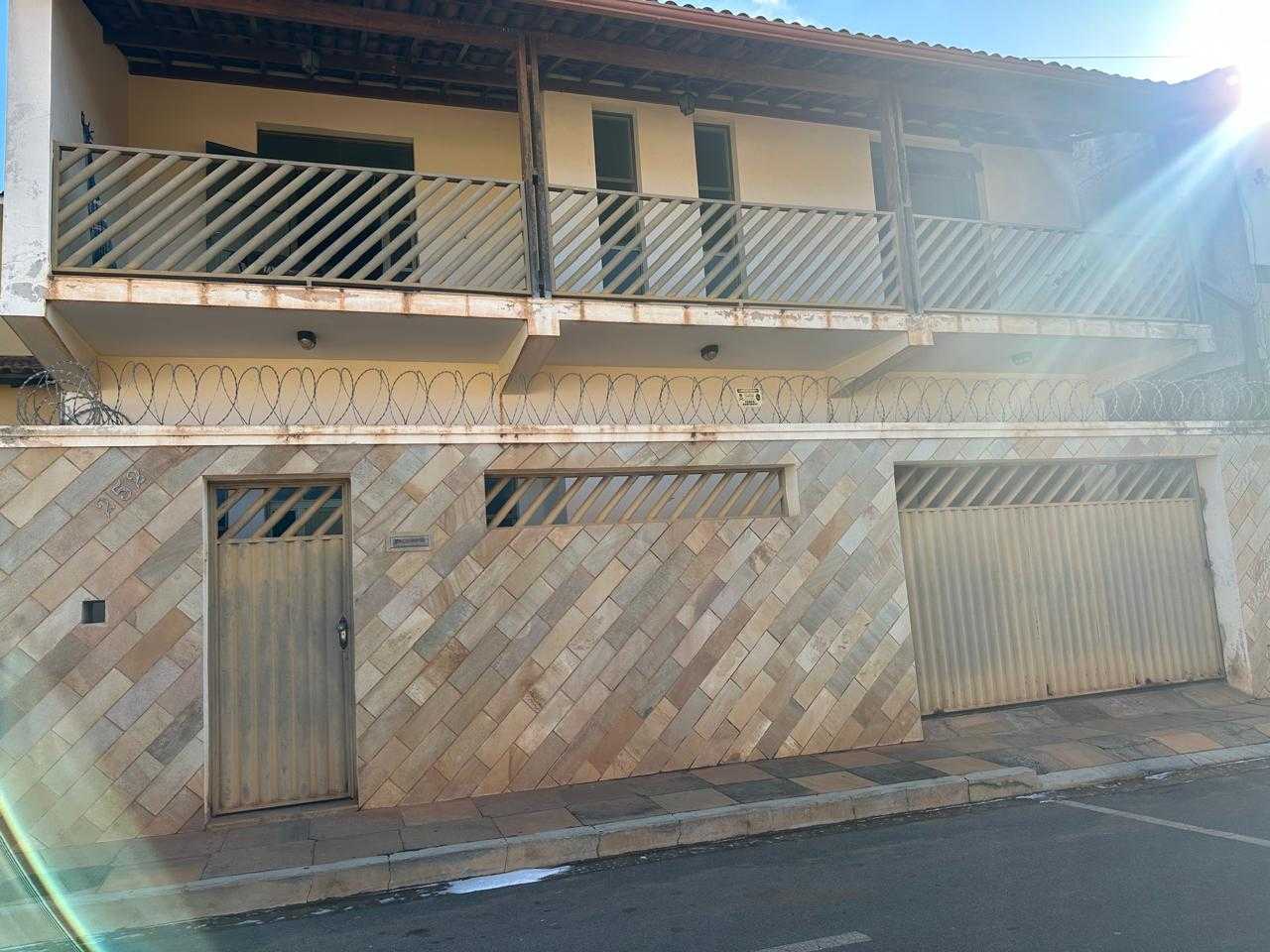 Casa à venda com 4 quartos, 230m² - Foto 2