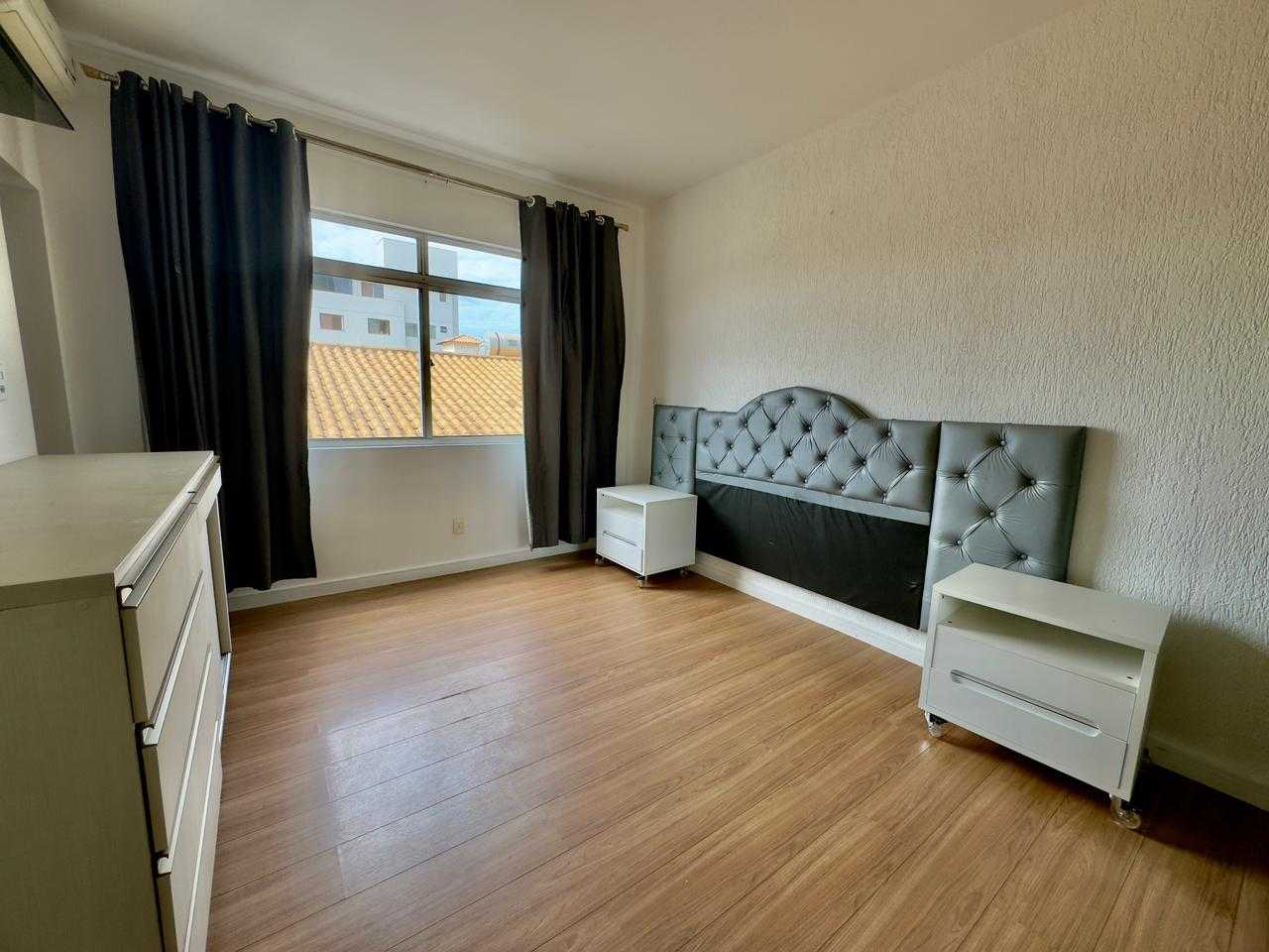 Apartamento à venda com 3 quartos, 150m² - Foto 2