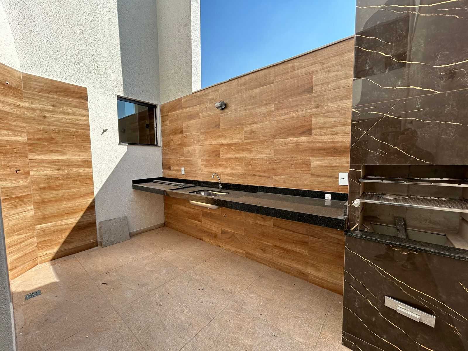 Casa à venda com 2 quartos, 175m² - Foto 1