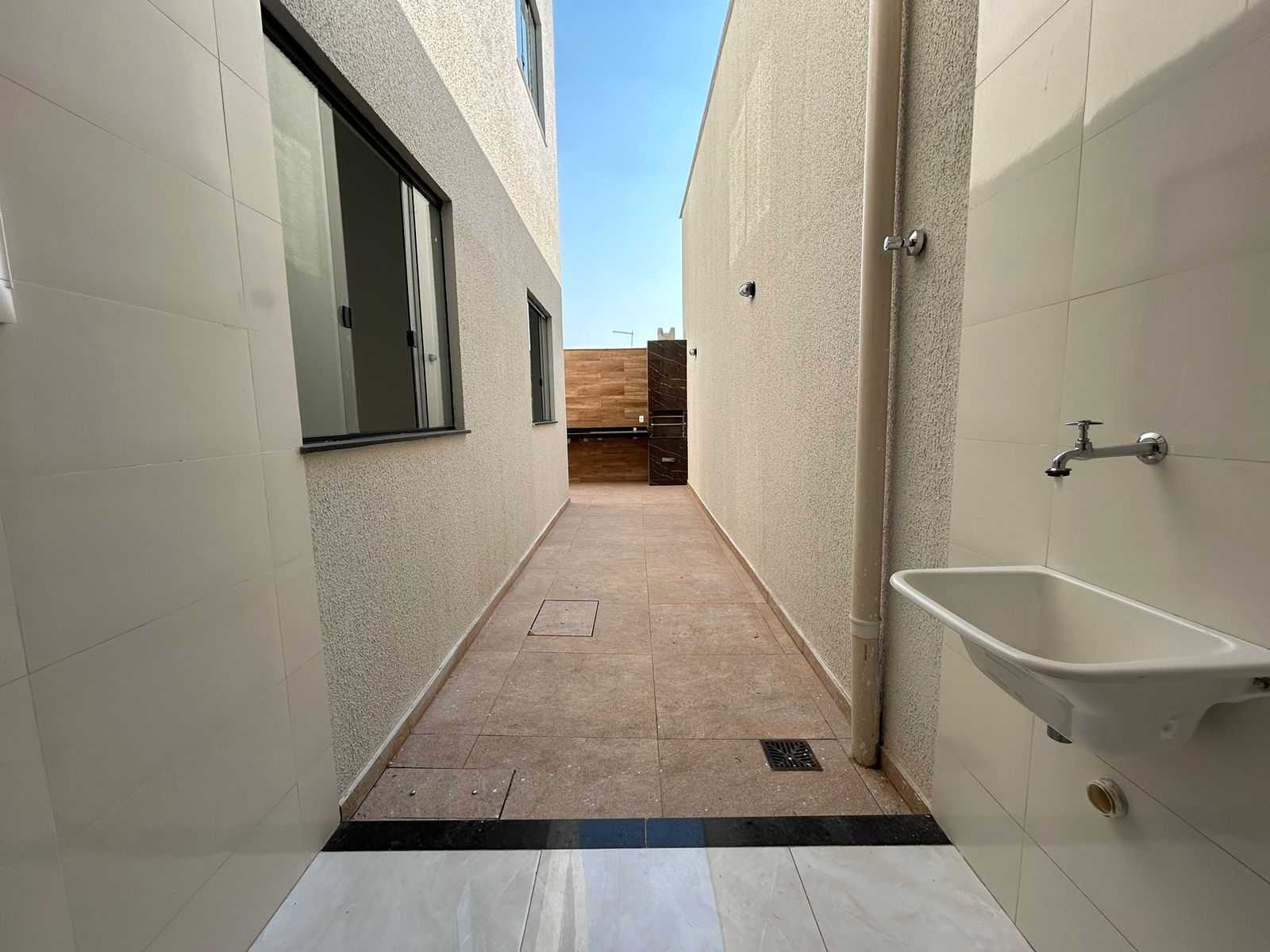 Casa à venda com 2 quartos, 175m² - Foto 3