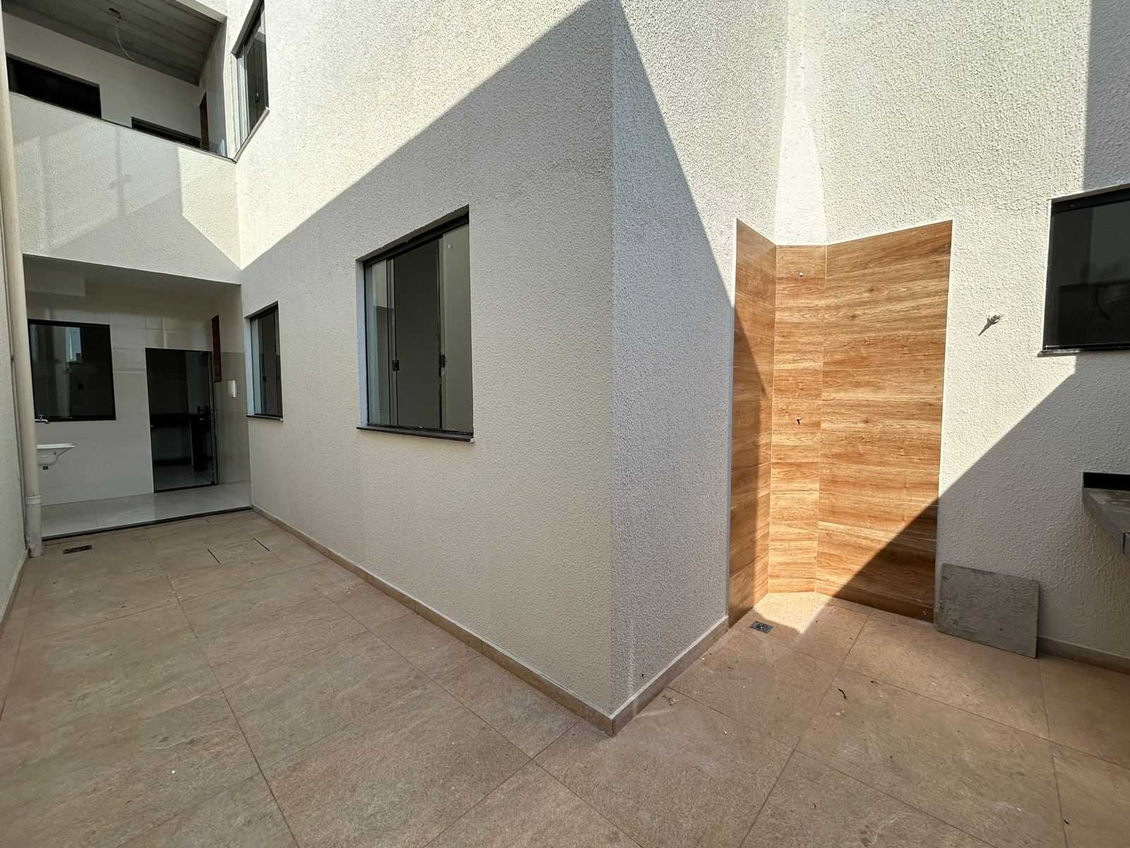 Casa à venda com 2 quartos, 175m² - Foto 2