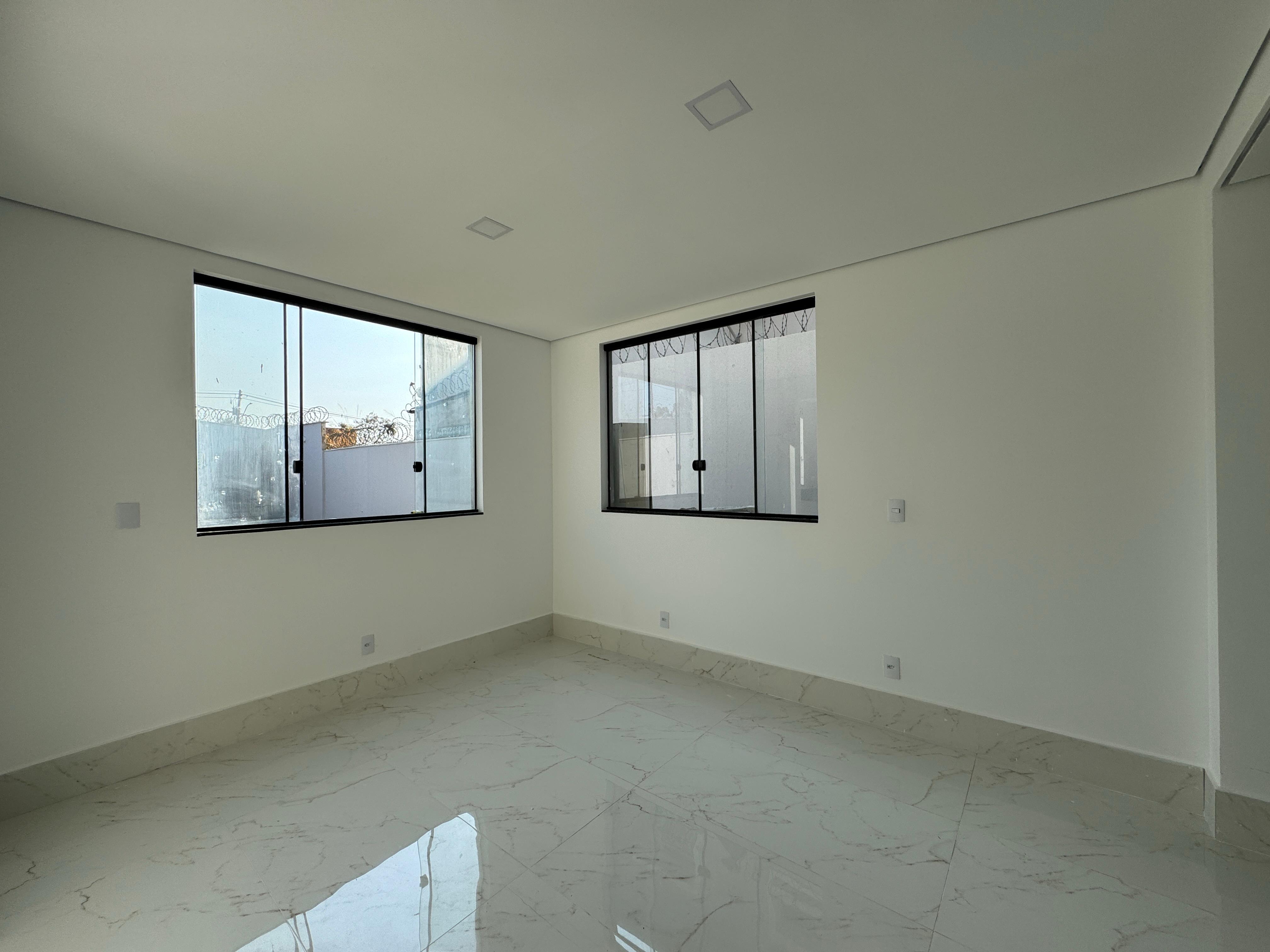 Casa à venda com 3 quartos, 220m² - Foto 7