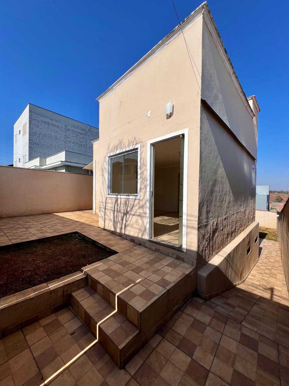 Casa à venda com 2 quartos, 150m² - Foto 2