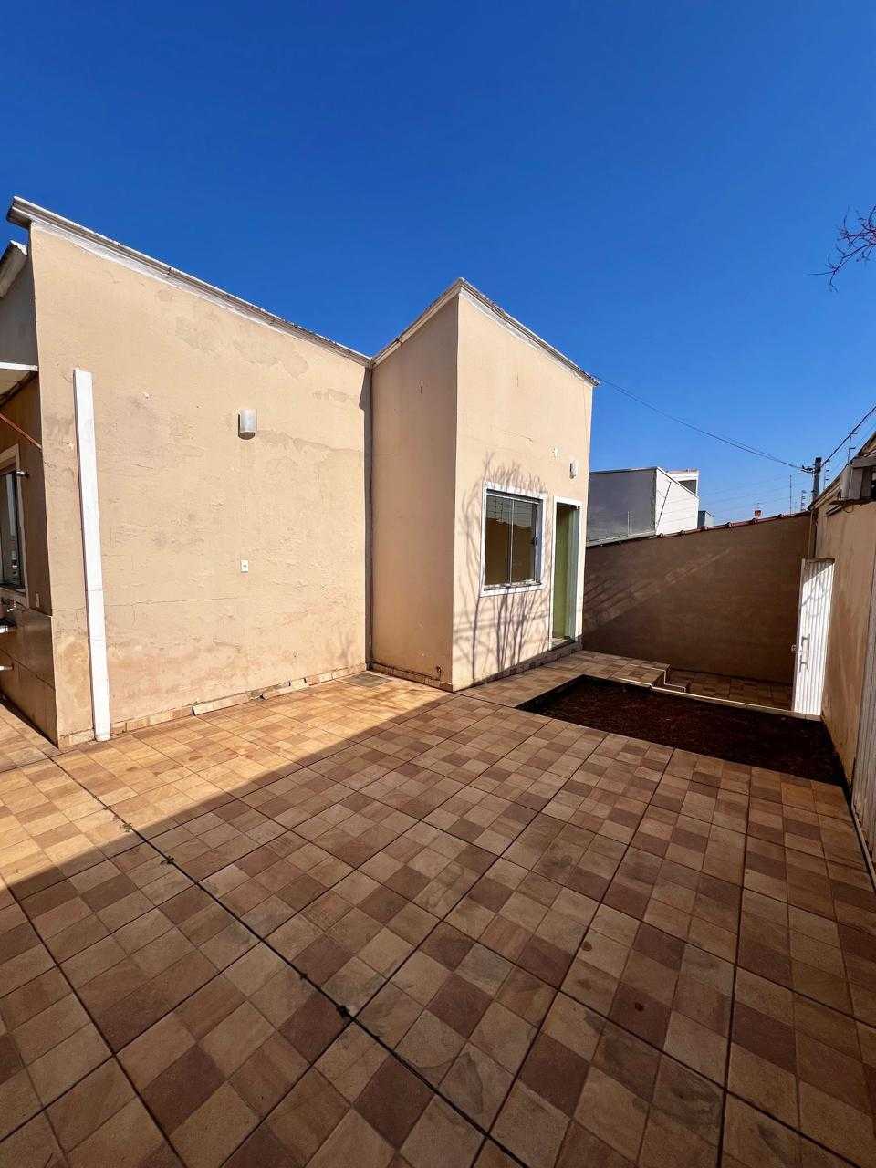 Casa à venda com 2 quartos, 150m² - Foto 1