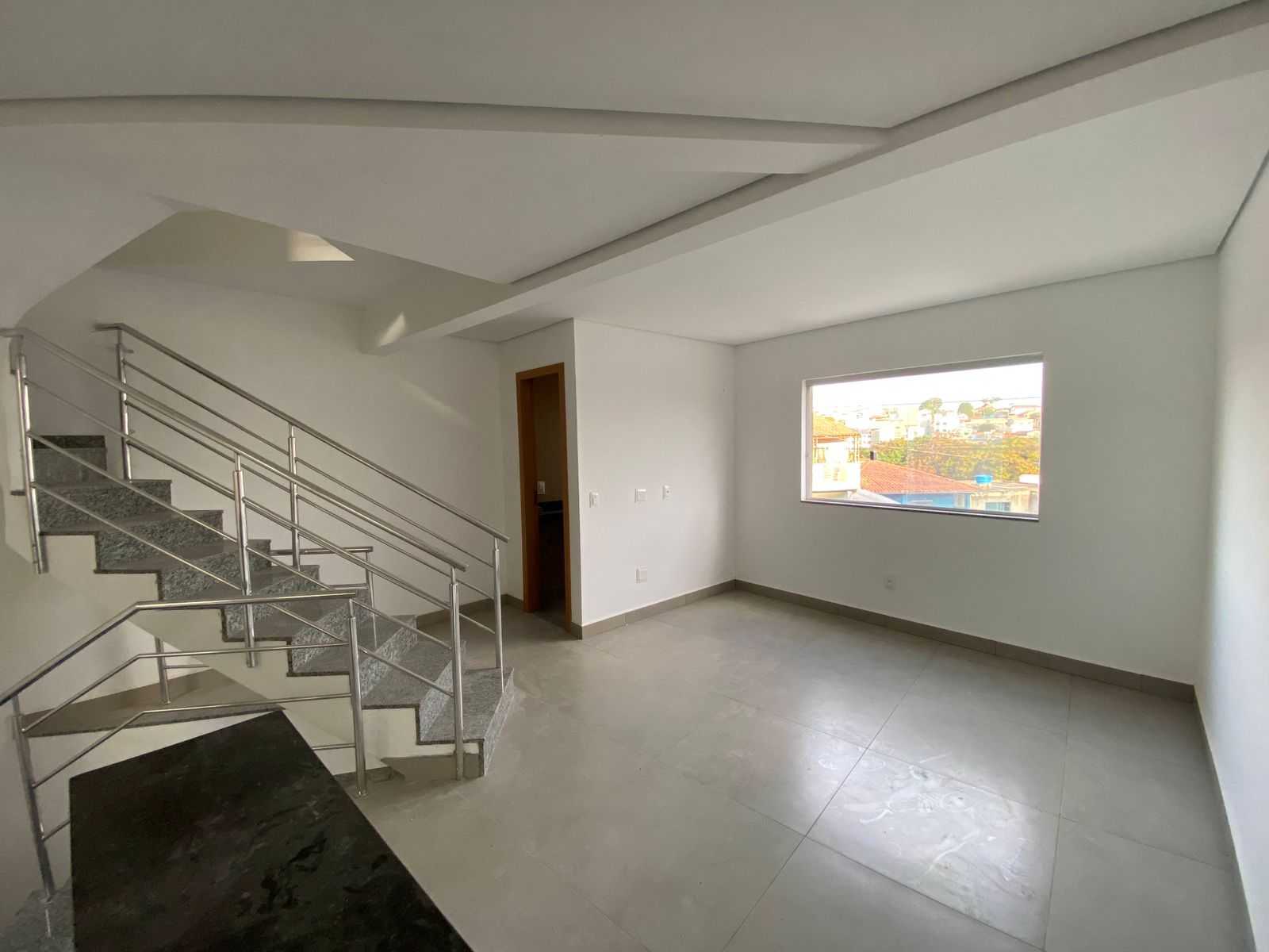 Casa à venda com 2 quartos, 105m² - Foto 2