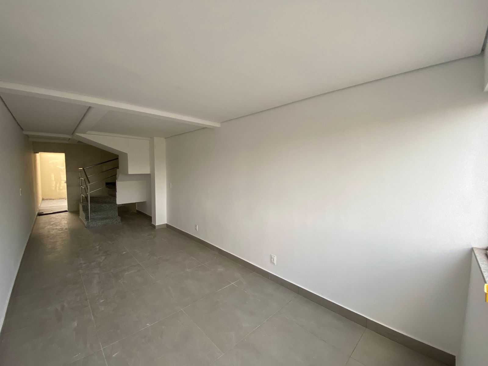 Casa à venda com 2 quartos, 100m² - Foto 3