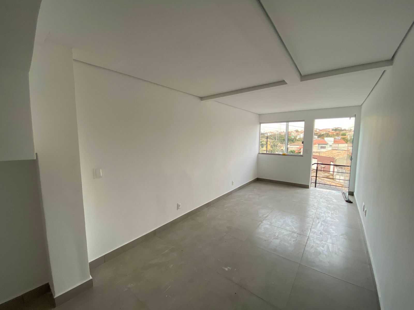 Casa à venda com 2 quartos, 100m² - Foto 2