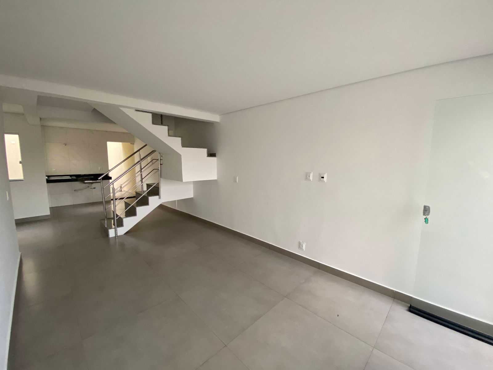 Casa à venda com 3 quartos, 135m² - Foto 1