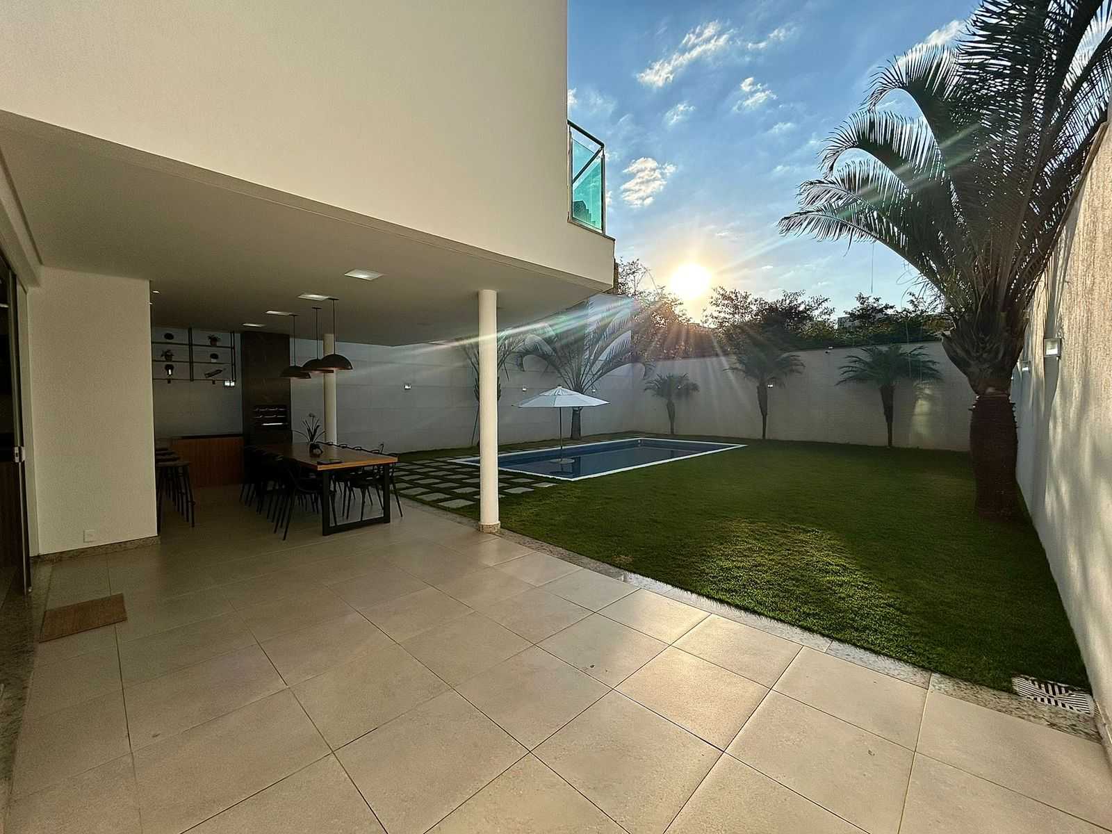 Casa à venda com 4 quartos, 288m² - Foto 4