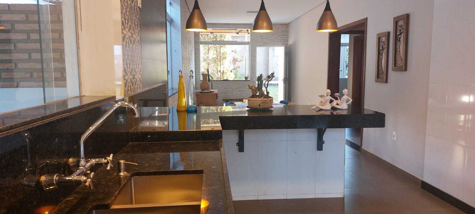 Casa à venda com 4 quartos, 184m² - Foto 2