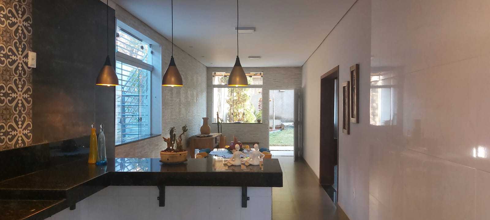 Casa à venda com 4 quartos, 184m² - Foto 4