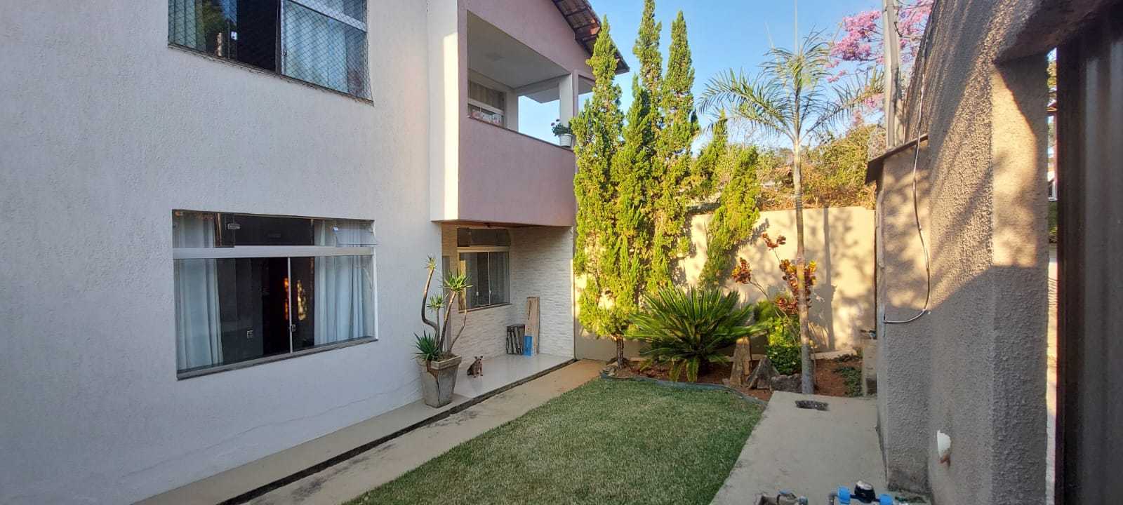 Casa à venda com 4 quartos, 184m² - Foto 1