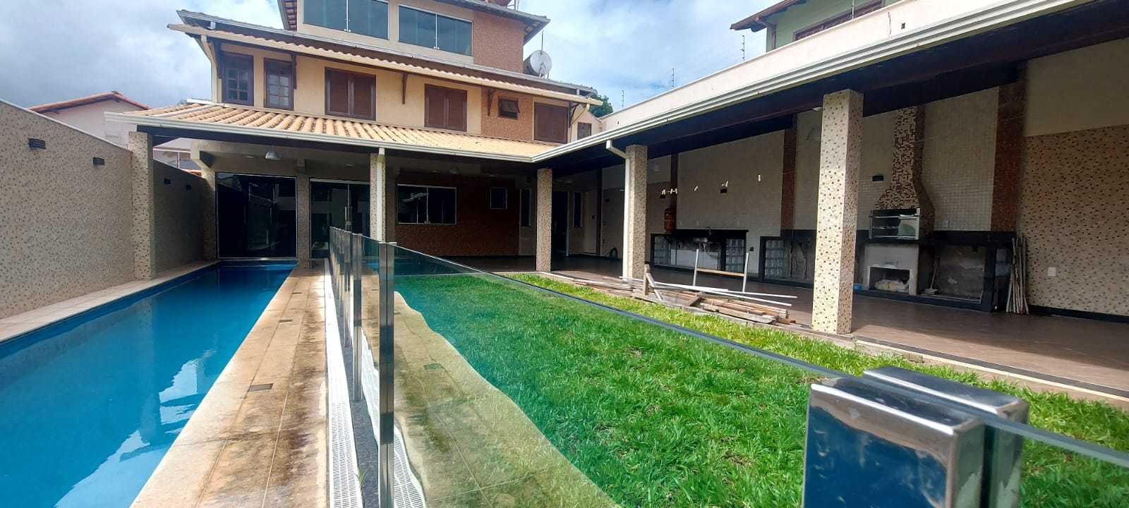 Casa à venda com 4 quartos, 294m² - Foto 2