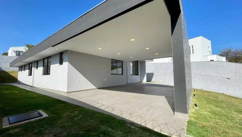 Casa à venda com 4 quartos, 300m² - Foto 4