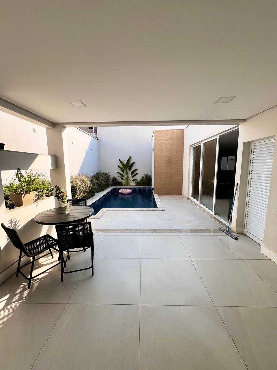 Casa para alugar com 4 quartos, 300m² - Foto 13