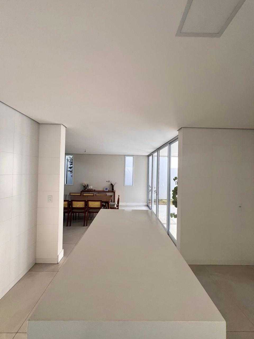 Casa para alugar com 4 quartos, 300m² - Foto 10