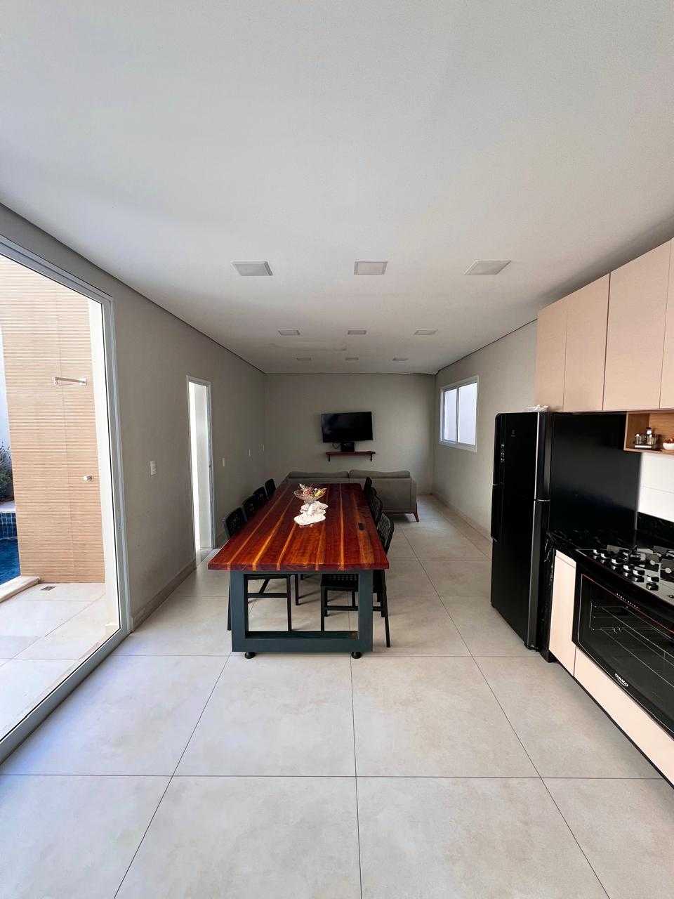 Casa para alugar com 4 quartos, 300m² - Foto 15