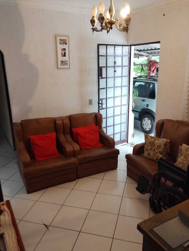 Casa à venda com 5 quartos, 300m² - Foto 3