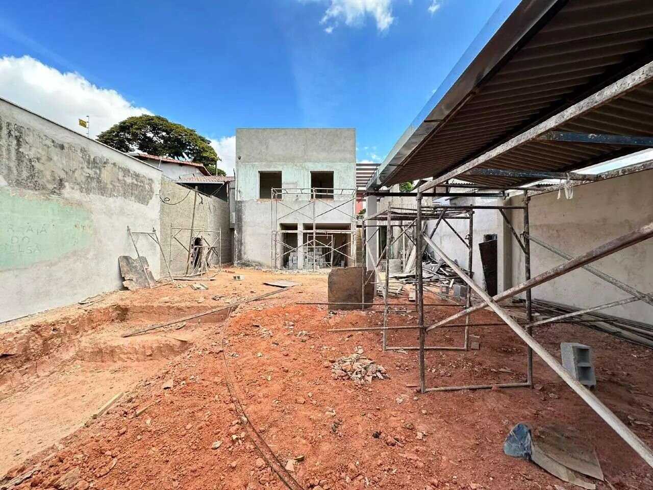 Casa à venda com 3 quartos, 360m² - Foto 4