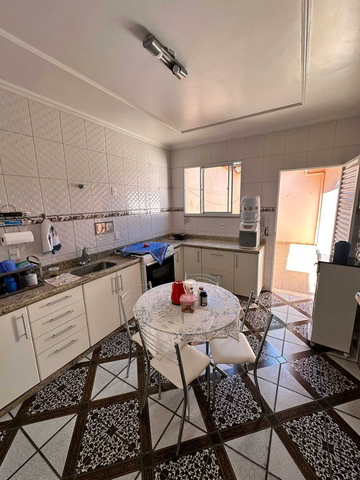 Casa à venda com 3 quartos, 220m² - Foto 5