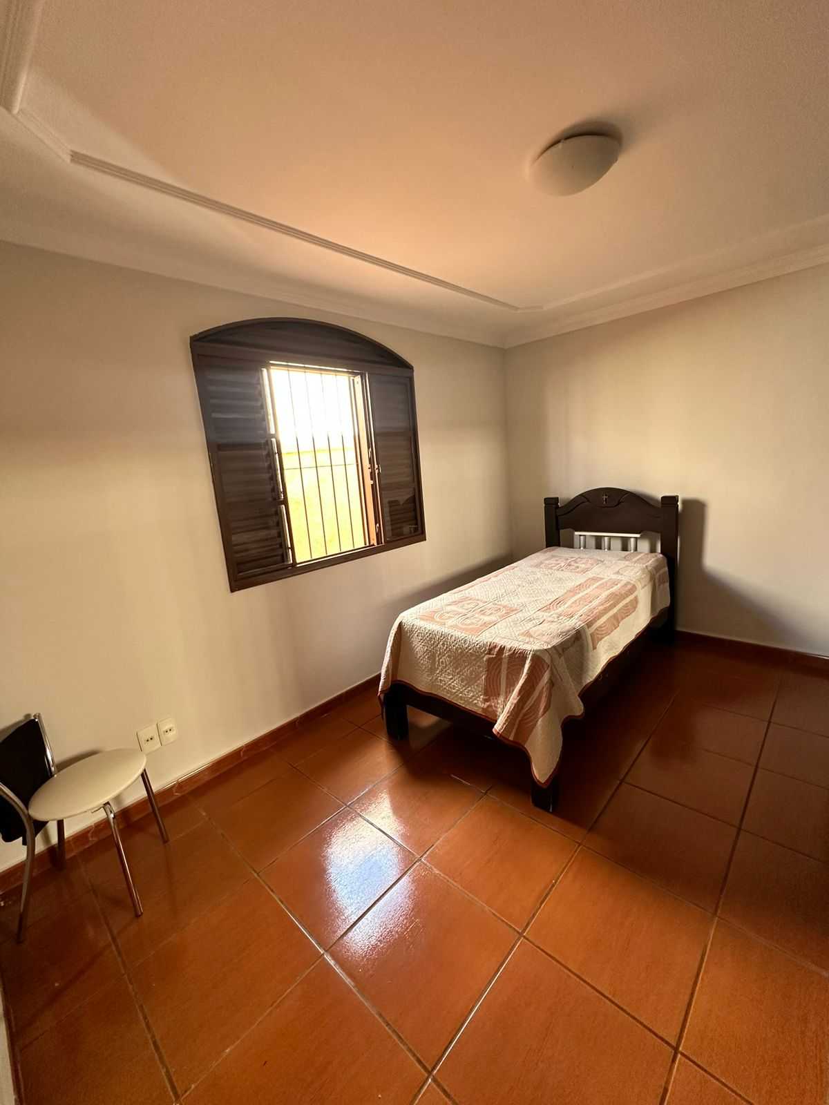 Casa à venda com 3 quartos, 220m² - Foto 10