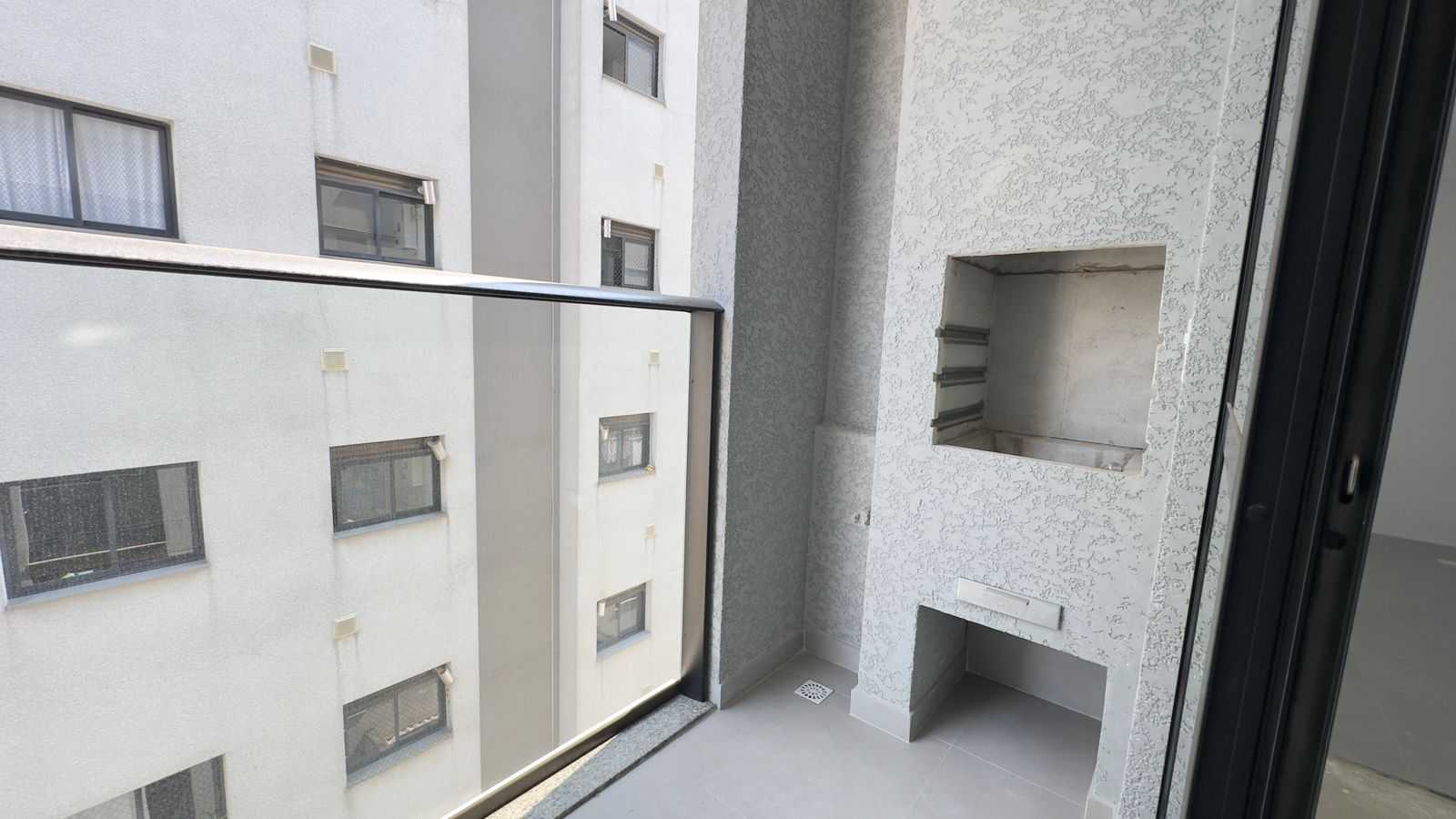 Apartamento à venda com 2 quartos, 67m² - Foto 3