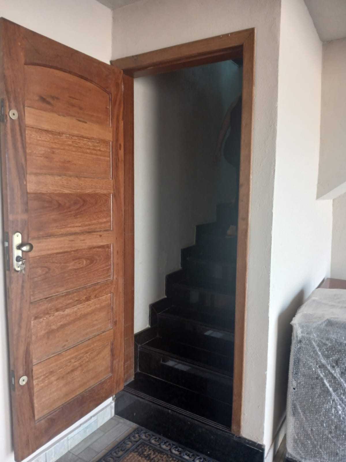 Casa à venda com 3 quartos, 180m² - Foto 2