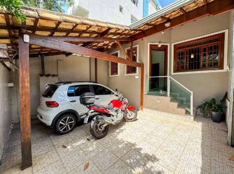 Casa à venda com 3 quartos, 180m² - Foto 1