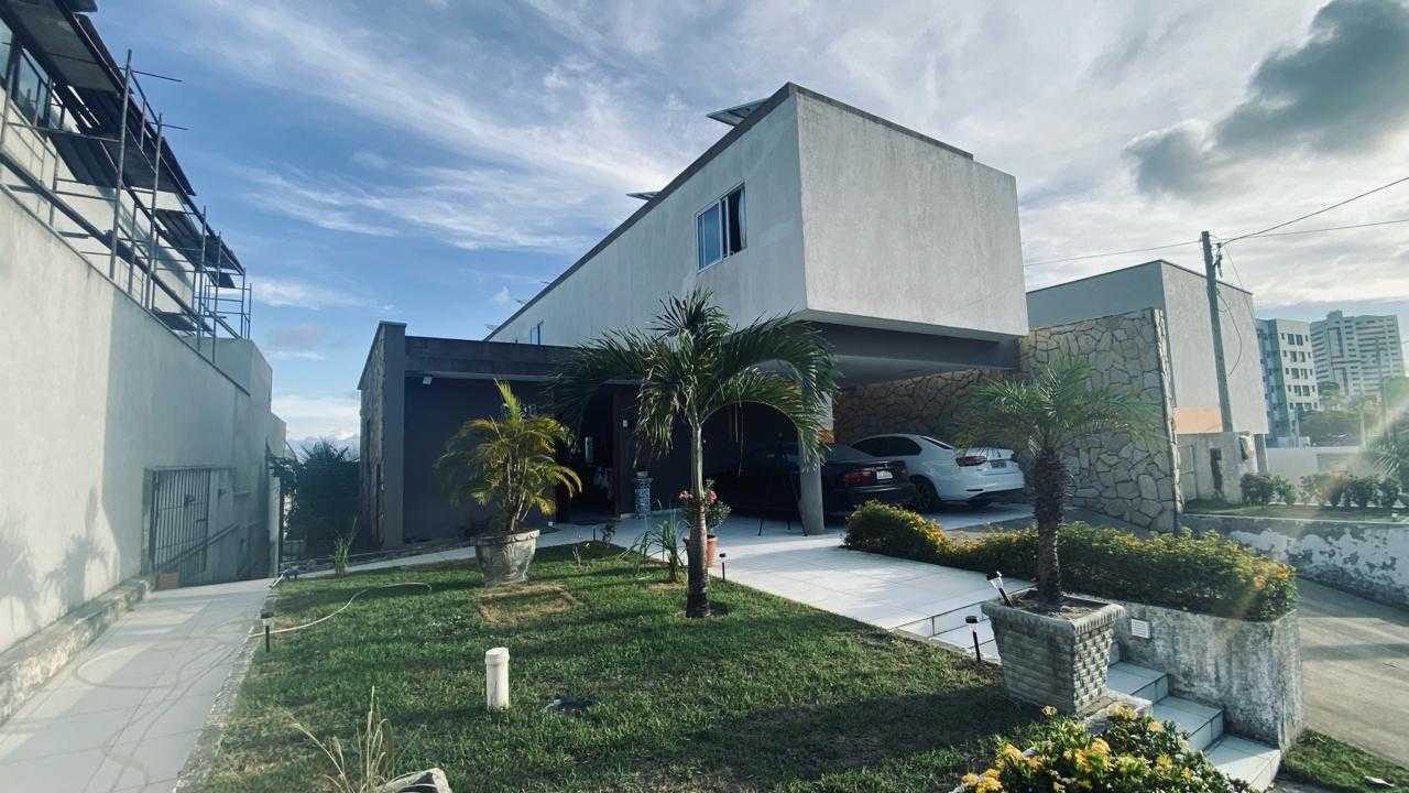 Casa de Condomínio à venda com 5 quartos, 310m² - Foto 1