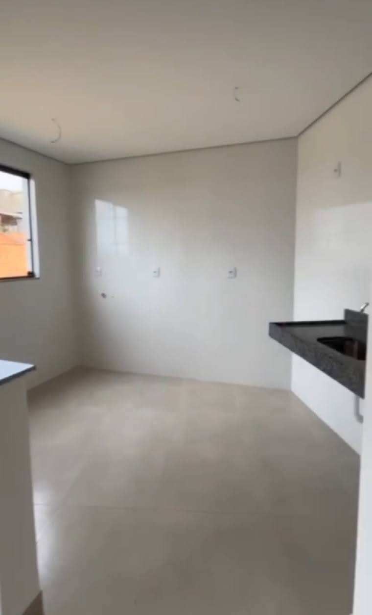 Apartamento à venda com 2 quartos, 72m² - Foto 2