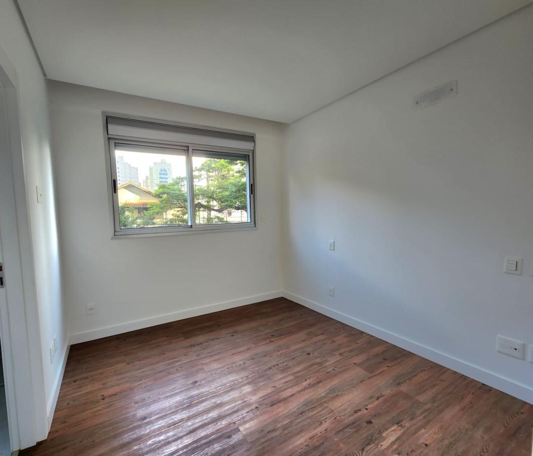 Apartamento à venda com 4 quartos, 197m² - Foto 10