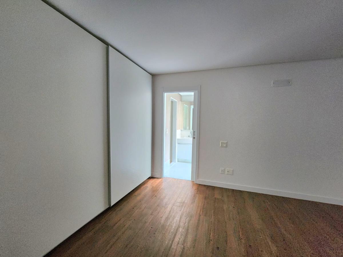 Apartamento à venda com 4 quartos, 197m² - Foto 17