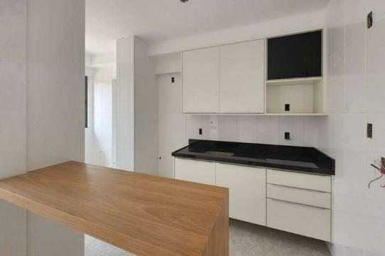 Apartamento à venda com 2 quartos, 70m² - Foto 3